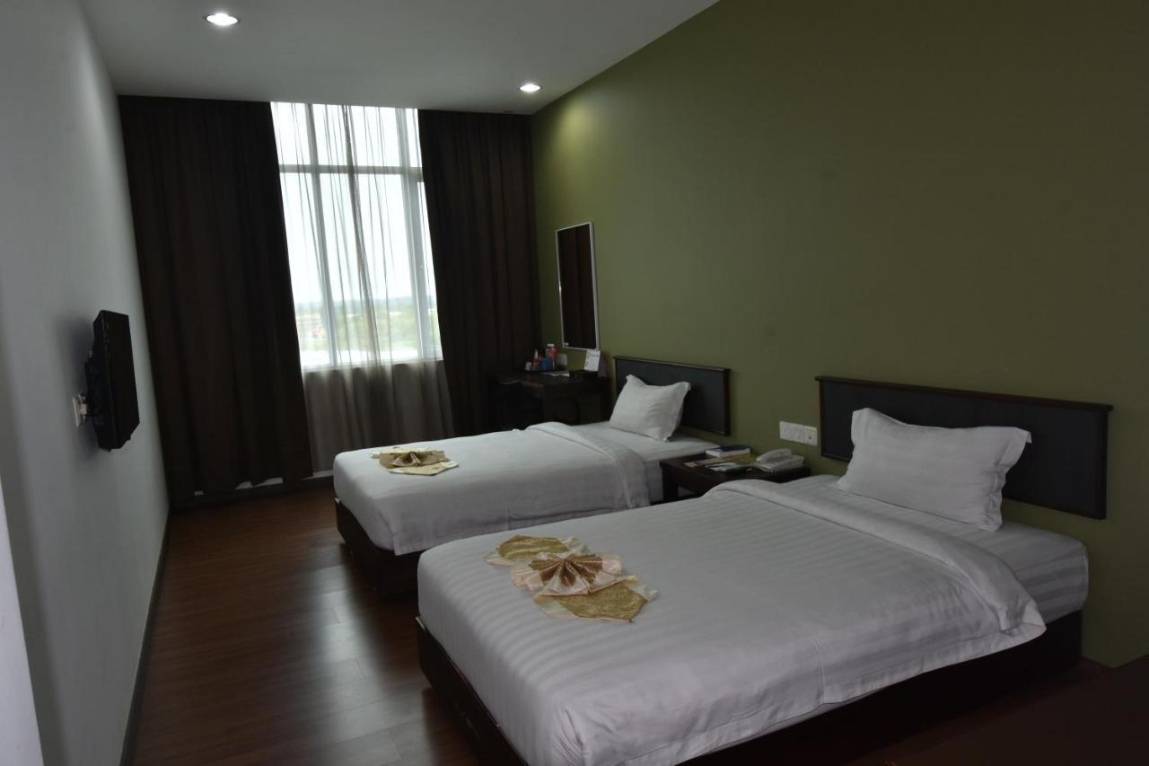 Li Hua Hotel , Bintulu Sentral Экстерьер фото